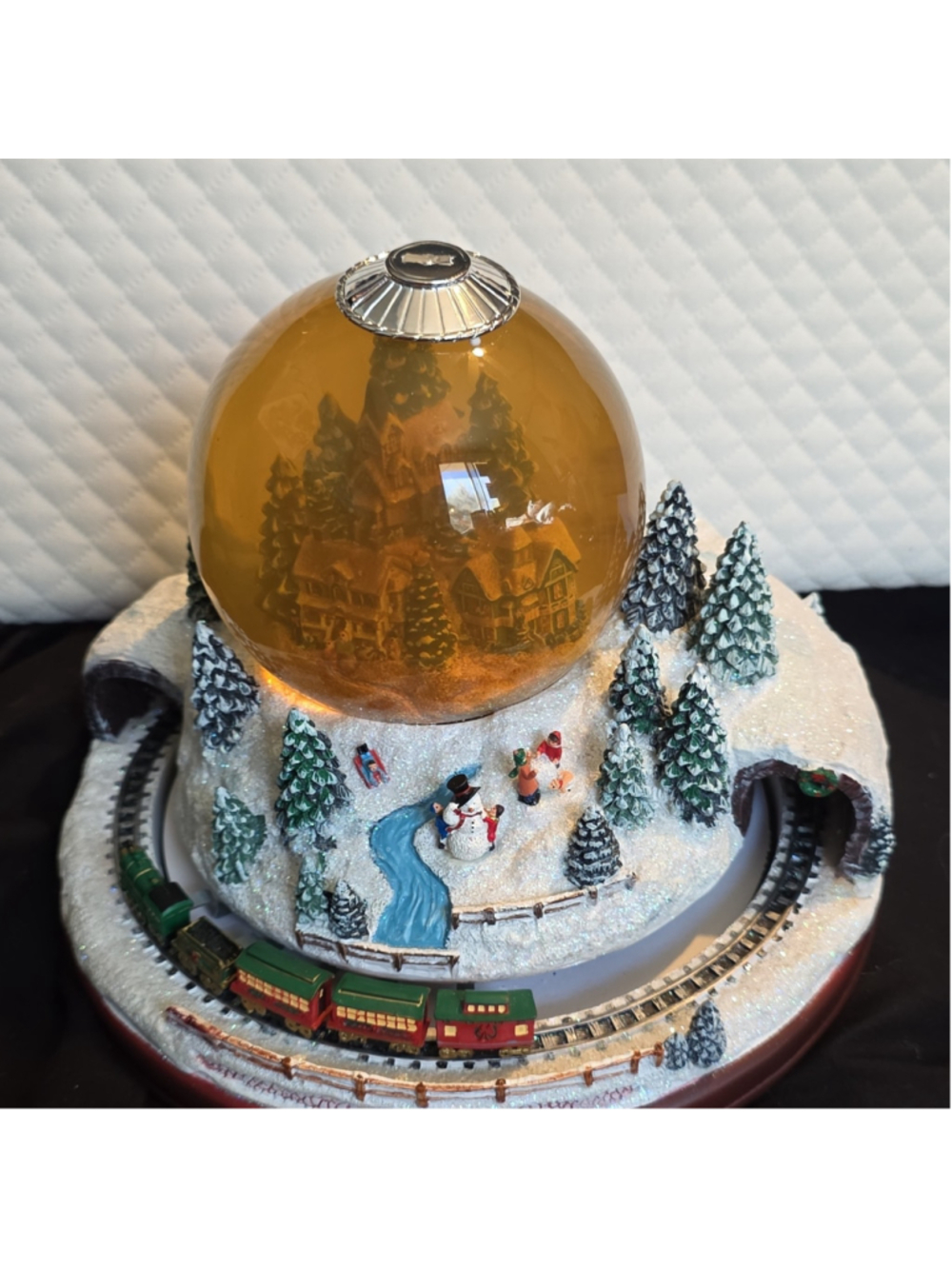 Thomas Kinkade, Journey Home For The Holidays, Illuminated Masterpiece Snowglobe